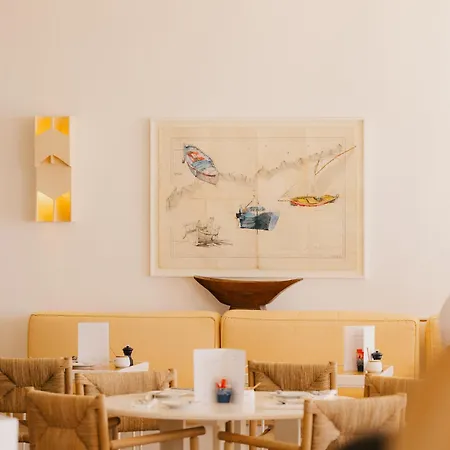 Hotel Les Roches Rouges, A Beaumier