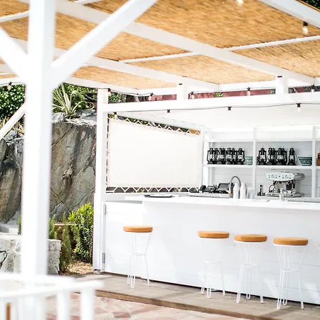Hotel Les Roches Rouges, A Beaumier Saint-Raphael (Var)