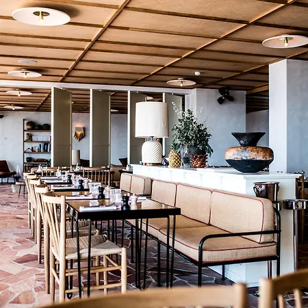 Hotel Les Roches Rouges, A Beaumier